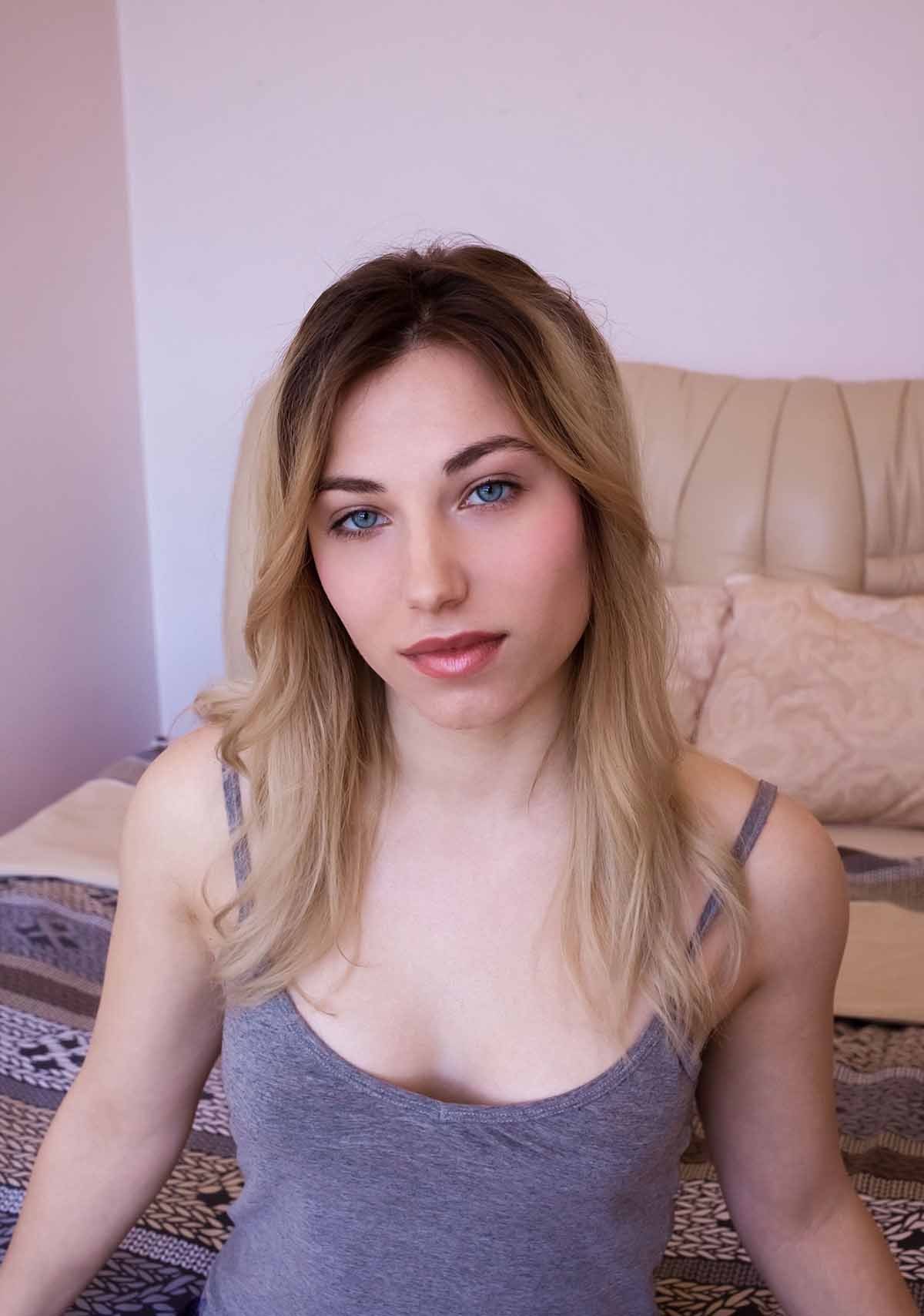 Путана Оленька Блондинка c 2 размером груди у метро Обводный канал Санкт-Петербург Фото - 6