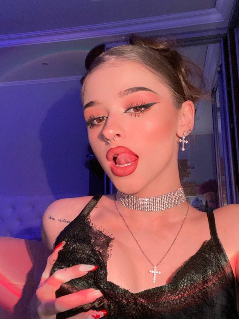 Шлюха индивидуалка Вероника Шатенка c 2 размером груди у метро Обухово Питер Фото - 2