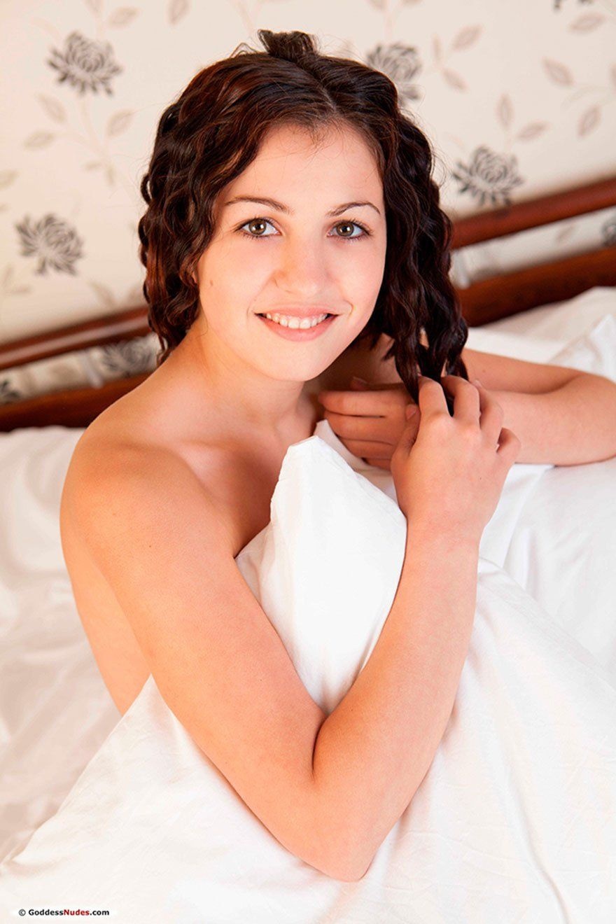 Шлюха Олеся Шатенка c 3 размером груди у метро Площадь Александра Невского Питер Фото - 3