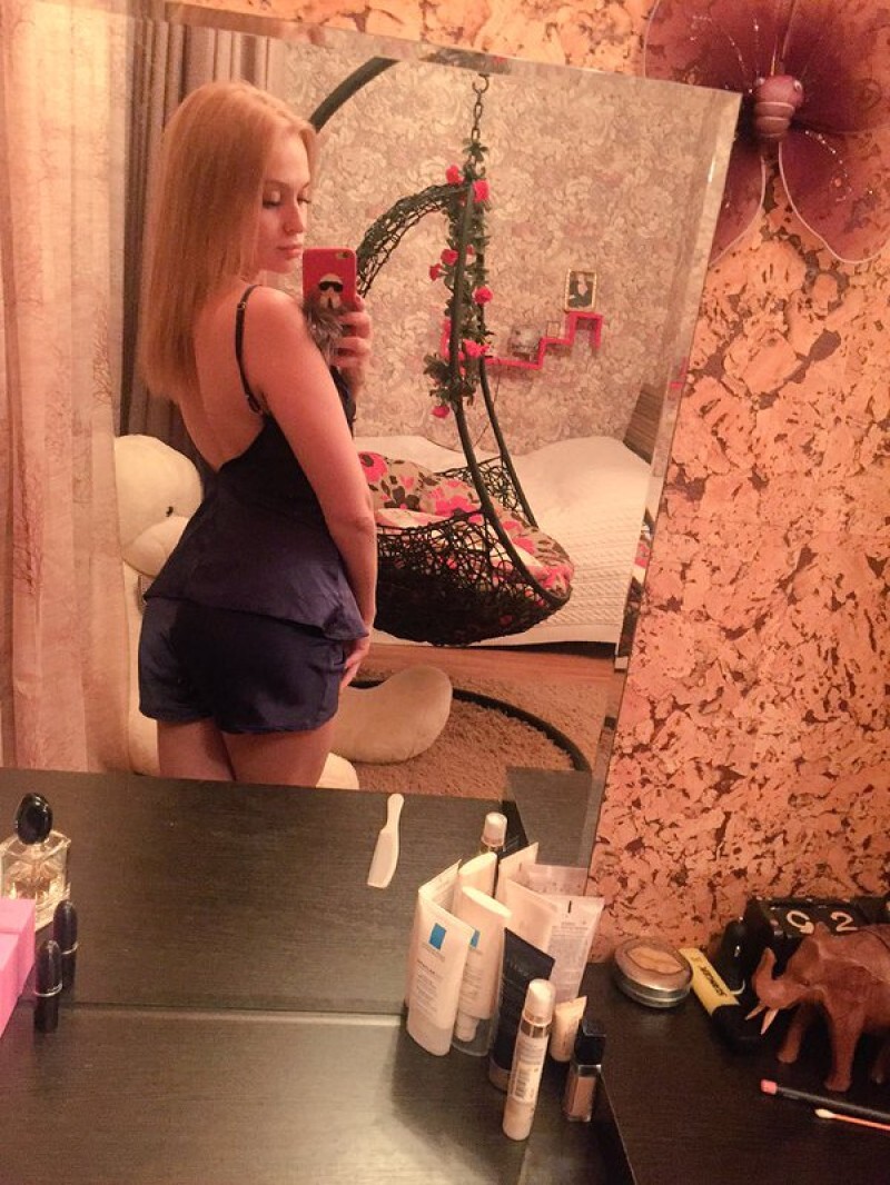 Шлюха индивидуалка Малышка Блондинка c 4 размером груди у метро Парк Победы Питер Фото - 2