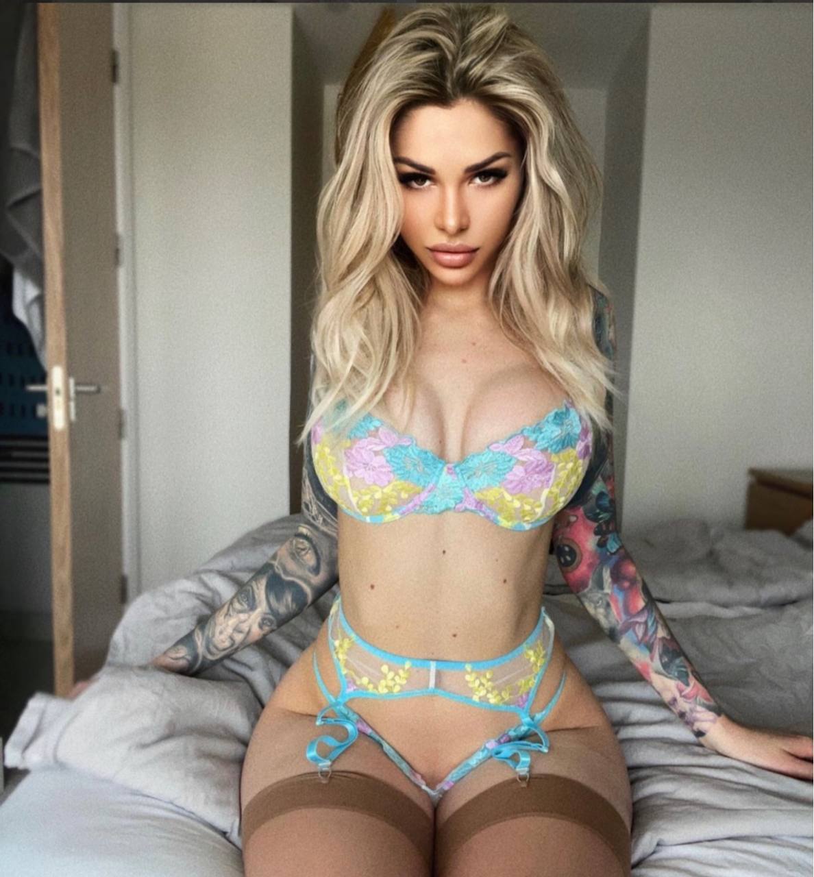 Проститутка Лиза Блондинка c 4 размером груди у метро Василеостровская СПб Фото - 4