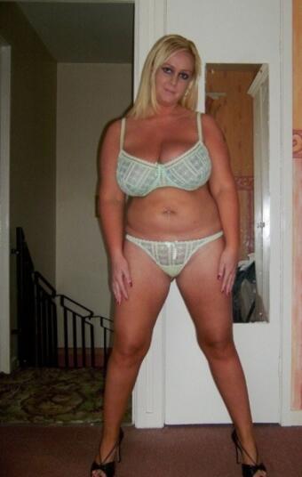 Фото грудастых проституток